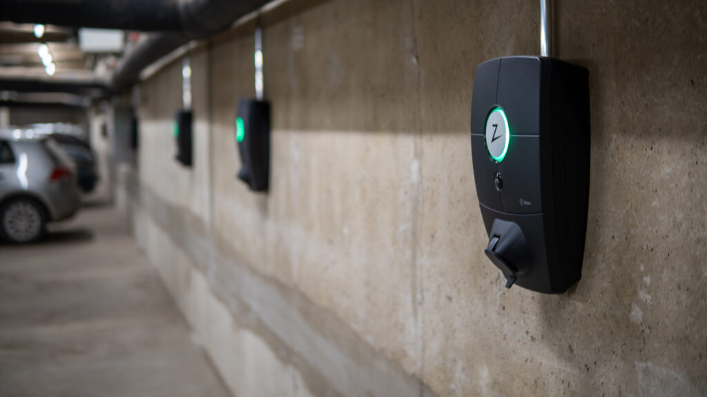 Paljonko sähköauton lataaminen maksaa? 
