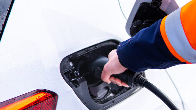 Paljonko maksaa sähköauton lataus kotona?